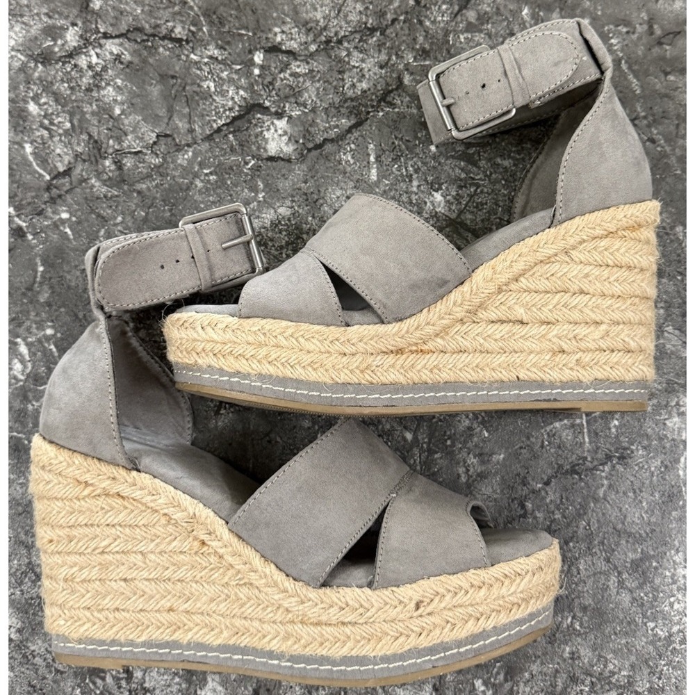 Universal Thread Womens CAROLINE Grey Faux Suede Wedge Heel Sandals Shoes Sz 8.5